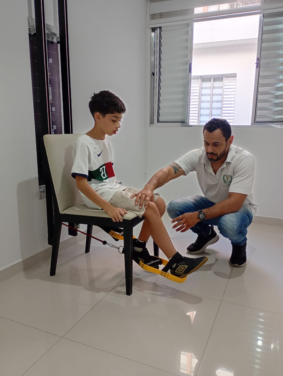 Atendimento de reabilitação com exercícios